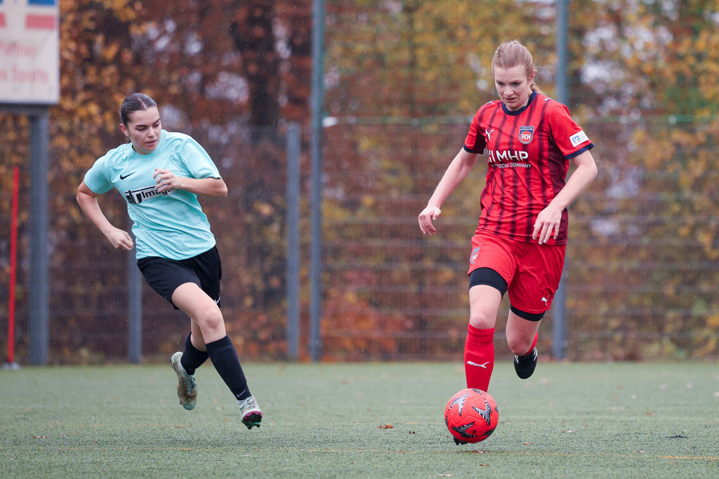 FCHWAS_251102_4037 | 1.FC Heidenheim 1846 II vs. SGM DJK-SV Wasseralfingen/Neuler, Fußball, Frauen, Bezirksliga, 2025/2026, 8. Spieltag, 02.11.2025 in Mergelstetten (Foto: Michael Bulling) - Realisiert mit Pictrs.com