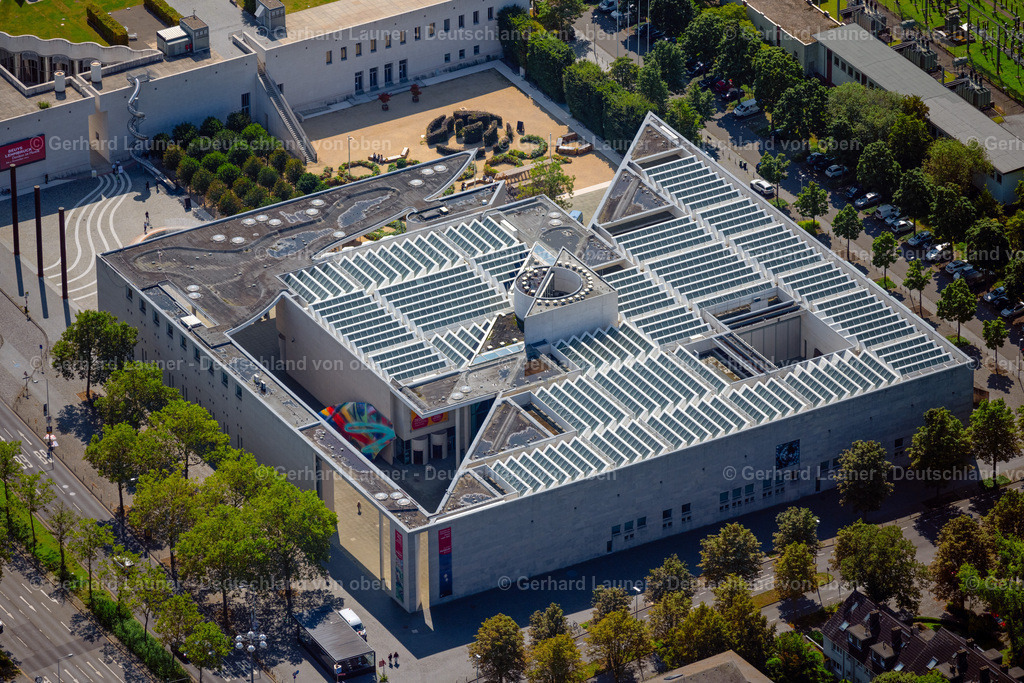 4048268 | Kunstmuseum Bonn eines der großen Museen für Gegenwartskunst. Das Gebäude wurde von dem Berliner Architekten Axel Schultes entworfen und wurde 1992 eröffnet