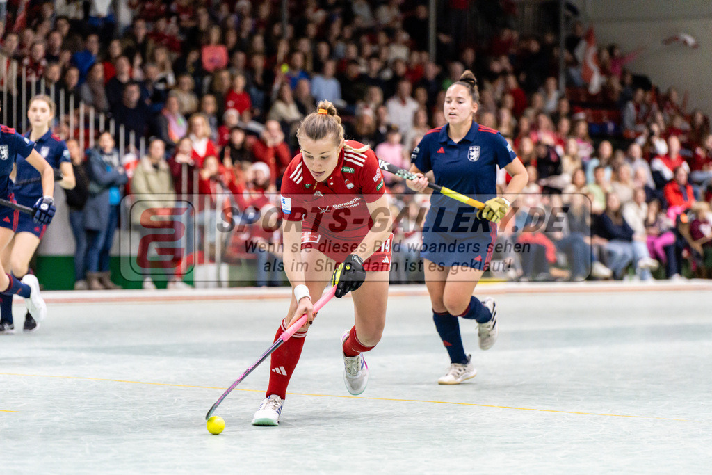 SFE_20241220_0109 | Köln, Deutschland, 20.12.2024:  Hockey 1. Bundesliga Damen Rot-Weiss Köln - Düsseldorfer HC im KTHC Stadion Rot-Weiss Köln Tennis and Hockey Club am 20.12.2024 in Köln, Deutschland. (Foto von Stephan Fehrmann)Köln, Germany, 20.12.2024: Hockey 1. Bundesliga Damen Rot-Weiss Köln - Düsseldorfer HC in KTHC Stadion Rot-Weiss Köln Tennis and Hockey Club at 20.12.2024 in Köln, Deutschland. (Foto from Stephan Fehrmann)