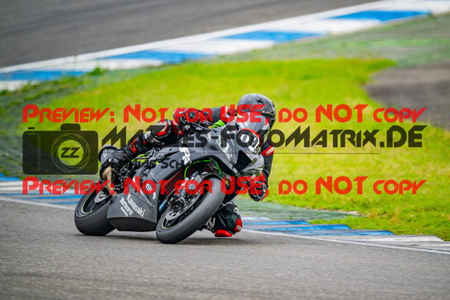 MaZZes_FotoMatrix_240701_6007705_6227 | WEISS