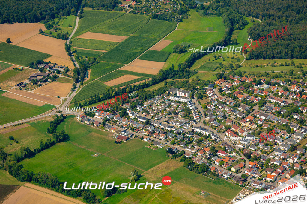 Das Luftbild zeigt :   - Die Luftaufnahme wurde 2024 vom UL-Flugzeug aus erstellt ( keine Drohne ) - Hochauflösende Luftaufnahme - Für grossformatige Ausdrucke geeignet. Die Geschenkidee !Mit Lizenz und Bildrechte bestellbar