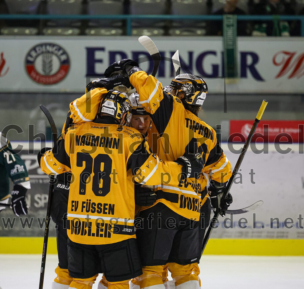 2025-08-22_157_TSV_Erding_gegen_EV_Fuessen | Erding, Deutschland, 22.08.2025:Eishockey, Oberliga Süd 2025 / 2026, Testspiel, TSV Erding gegen EV Füssen, Endergebnis: 1:4Jubel nach dem 1:4 für den EV FüssenFoto: Christian Riedel / fotografie-riedel.net