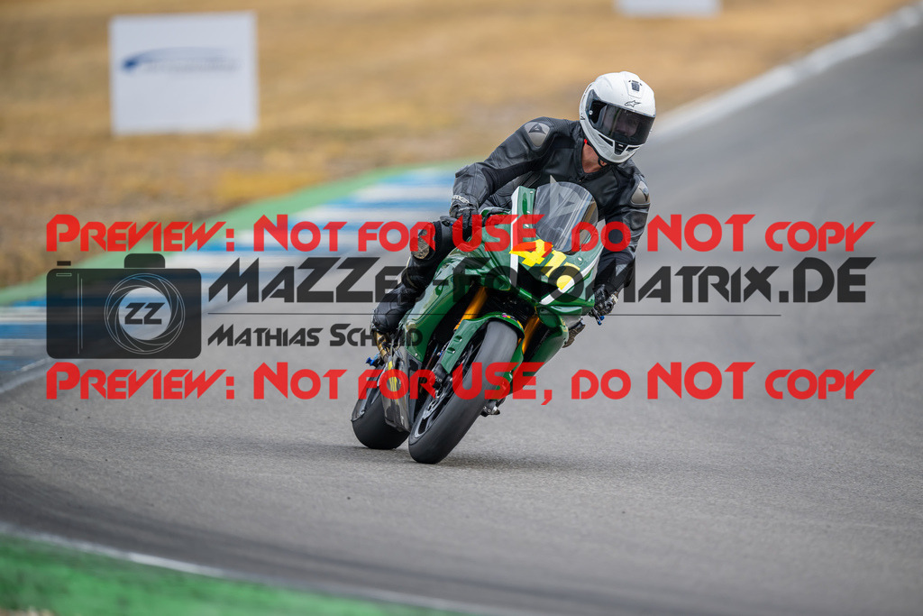 MaZZes-Fotomatrix-20260809-587797 | R1