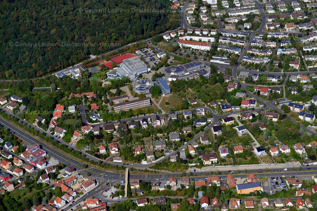 3650660 | Höchberg 13.09.2016 Wohngebiet - Mischbebauung der Mehr- und Einfamilienhaussiedlung  in Höchberg im Bundesland Bayern, Deutschland // Residential area - mixed development of a multi-family housing estate and single-family housing estate  in Höchberg in the state Bavaria, Germany Foto: Gerhard Launer