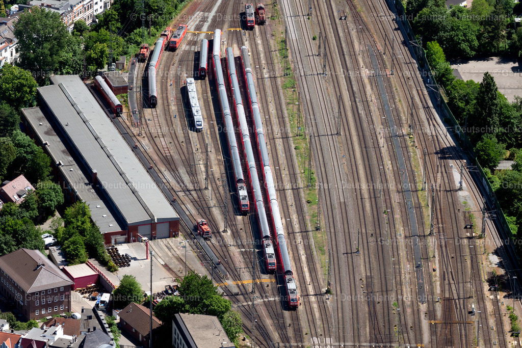 4029238 | BREMEN 01.06.2020 Personenzüge des Regionalverkehr auf Abstellgleisen am Hauptbahnhof Bremen in Bremen, Deutschland. // Regional passenger trains on the sidings of the marshalling yard in Bremen, Germany. Foto: Gerhard Launer