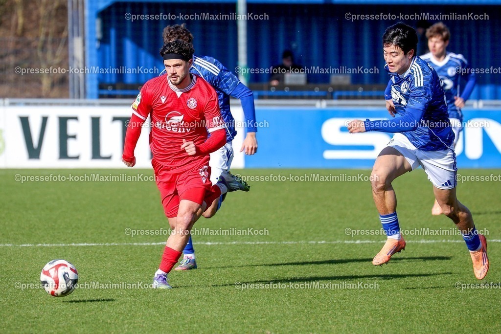 xSSCx15022601031 | 15.02.2026, xsscx, Herren Fussball, FC Schalke 04 U23 - Wuppertaler SV, Regionalliga West, 22. Spieltag, Parkstadion, Saison 2025 2026: Vincent Schaub (Wuppertaler SV #10) und In-gyom Jung (FC Schalke 04 #24) DFB regulations prohibit any use of photographs as image sequences and or quasi-video. Photo: xSandraxScherningxPressefotoKochx