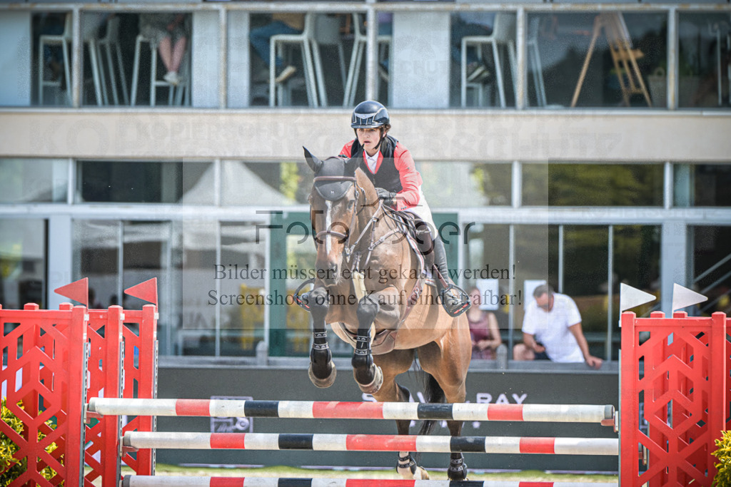 DOS_3946 | Entdecke hochwertige Reitturnierfotos von Foto Oger. Professionell, emotional und authentisch – jetzt Lieblingsmomente im Shop bestellen.Deutschlandweite Turnierfotografie. - Realisiert mit Pictrs.com