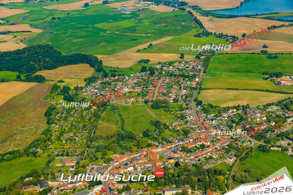 Luftbild der Stadt Brüel - Das Luftbild wurde 2025 vom UL-Flugzeug heraus erstellt ( keine Drohnenaufnahme ) - Hochauflösende Luftaufnahme - für Wandbilder und großformatige Ausdrucke geeignet. Das besondere Geschenk!Hier alle&nbsp;Infos zur Lizenzierung der LuftaufnahmeWir fliegen auch dieses Jahr wieder in Ihre Region um Luftbilder zu erstellen.- Luftbild anfragen