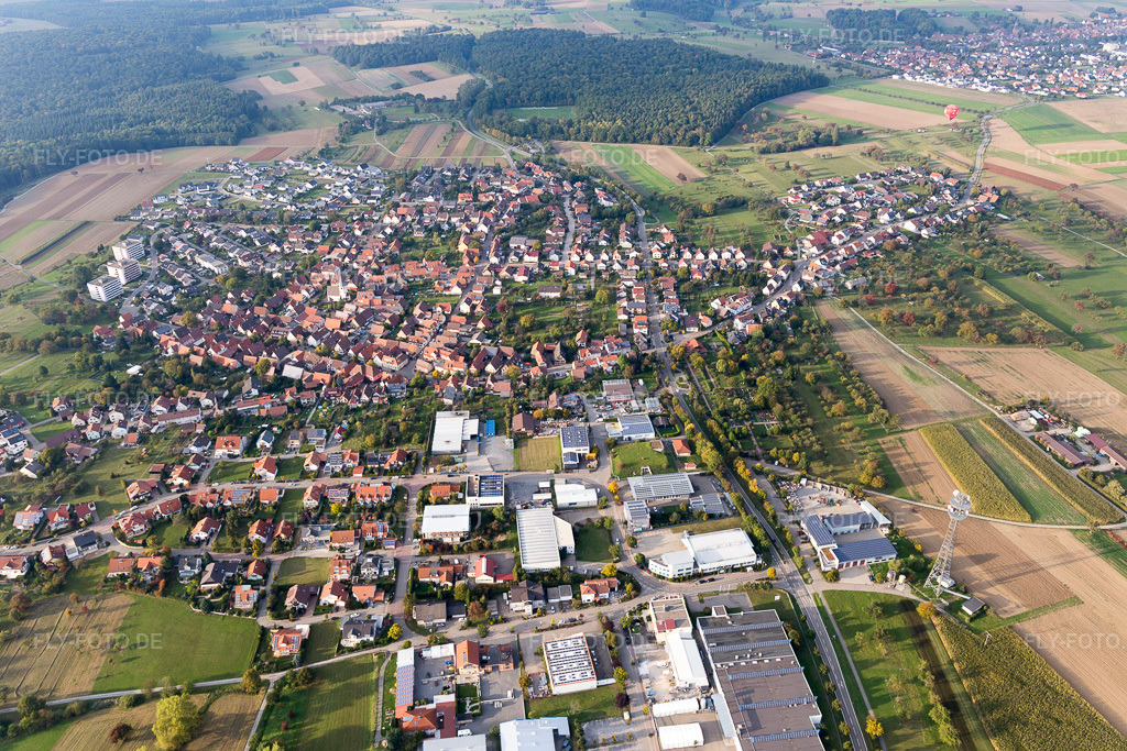 Luftbild: Ortsansicht aus Süden im Ortsteil Göbrichen in Neulingen im Bundesland Baden-Württemberg in Deutschland. Foto: IMG_103645.jpg vom 23.09.2017 durch Werner Riehm/FLY-FOTO.de