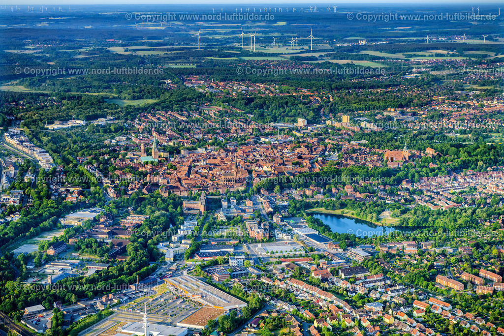 Lüneburg_Altstadt_ELS_3281050623 | LüNEBURG 05.06.2023 Altstadtbereich und Innenstadtzentrum in Lüneburg im Bundesland Niedersachsen, Deutschland. // Old Town area and city center in Lueneburg in the state Lower Saxony, Germany. Foto: Martin Elsen
