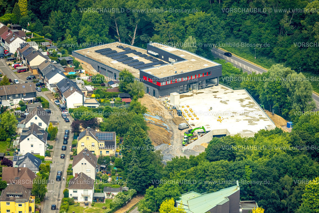 Hattingen250516979 | Luftbild, Baustelle Neubau Rewe Supermarkt Denkmalstraße, Dach mit Solarpaneelen, Hattingen, Ruhrgebiet, Nordrhein-Westfalen, Deutschland