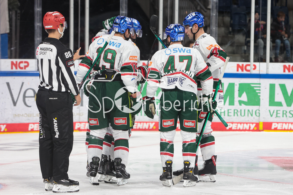 Nuernberg ICE Tigers - Augsburger Panther | Jubel der Gaeste nach dem Treffer zum 2-4 durch Jusitn VOLEK (AEV #9)