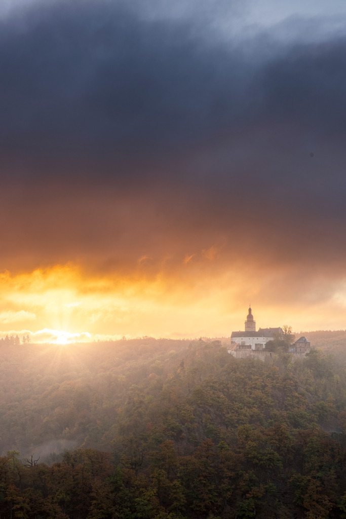 Burg Falkenstein im Morgennebel 2 | Wir machen aus Ihren Bildern Erinnerungen für die Ewigkeit | Hochwertige Fotografien für Ihr zu Hause. - Realisiert mit Pictrs.com