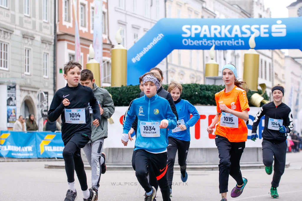 AW_20231231awmac7164 | WELS, 31.12.2023, Sparkasse Silvesterlauf Wels 2023 , Image shows: Photo: WAPICS / Andreas Willdoner