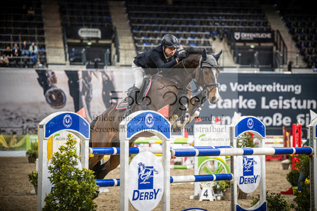 DOS_2901 | Entdecke hochwertige Reitturnierfotos von Foto Oger. Professionell, emotional und authentisch – jetzt Lieblingsmomente im Shop bestellen.Deutschlandweite Turnierfotografie. - Realisiert mit Pictrs.com