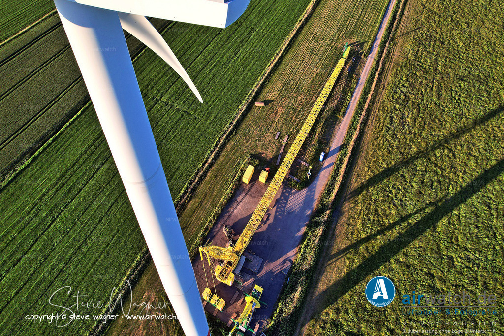 Langenhorner Alter Deich - Windpark - Luftbild | Entdecken Sie atemberaubende Luftbilder und Fotografien auf airwatch.de - Tauchen Sie ein in eine Welt voller faszinierender Aufnahmen aus der Vogelperspektive.