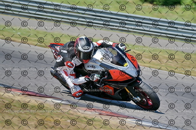 25bt04-0378 | markuskiefer.com - Realisiert mit Pictrs.com