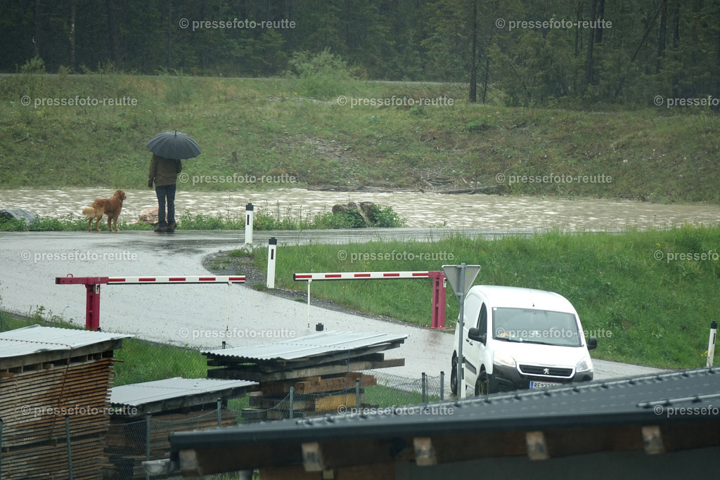 welltvi-Lech-Hochwasser-210525019-DSD01481 | Info aus dem Bezirk Reutte/Ausserfern Tirol sowie eine umfangreiche Bilddatenbank über die gesamte Region: Lechtal, Talkessel Reutte, Tannheimertal, Zwischentoren. Lech, Plansee, Zugspitze, Grenztunnel, B179, Fernpassstraße, Verkehr, Lawinen, Tradition, - Realisiert mit Pictrs.com