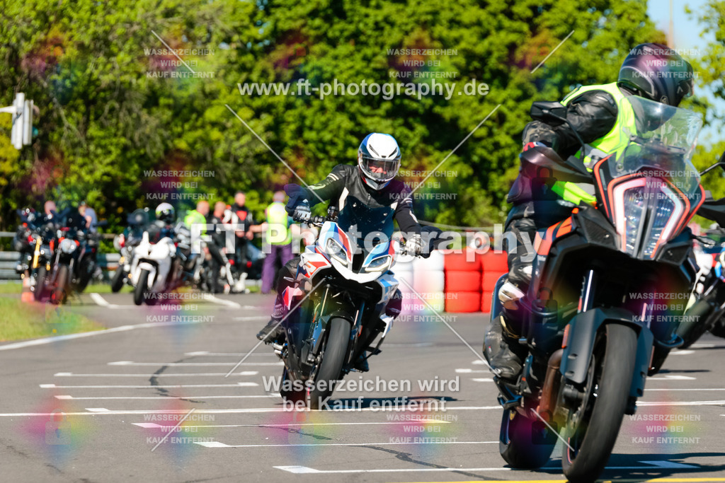 Moto-TeamOBK-21555 | Hier findet Ihr Bilder von Touristenfahrten auf der Nürburgring Nordschleife oder von anderen Veranstaltungen die ich besucht habe. Viel Spass beim Durch Schauen 