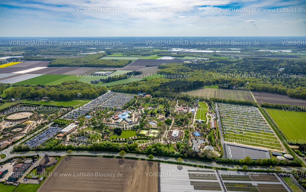 Kevelaer240402813SpielparadiesIrrland | Luftbild, Spielparadies Freizeitpark Irrland mit Parkplätzen, Fernsicht und umgeben von Wiesen und Feldern, Twisteden, Kevelaer, Niederrhein, Nordrheon-Westfalen, Deutschland