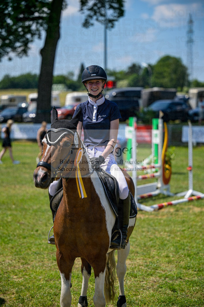 Reitturnier Voxtrup | Entdecke hochwertige Reitturnierfotos von Foto Oger. Professionell, emotional und authentisch – jetzt Lieblingsmomente im Shop bestellen.Deutschlandweite Turnierfotografie. - Realisiert mit Pictrs.com