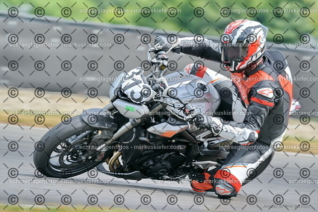 25bt05-1585 | markuskiefer.com - Realisiert mit Pictrs.com