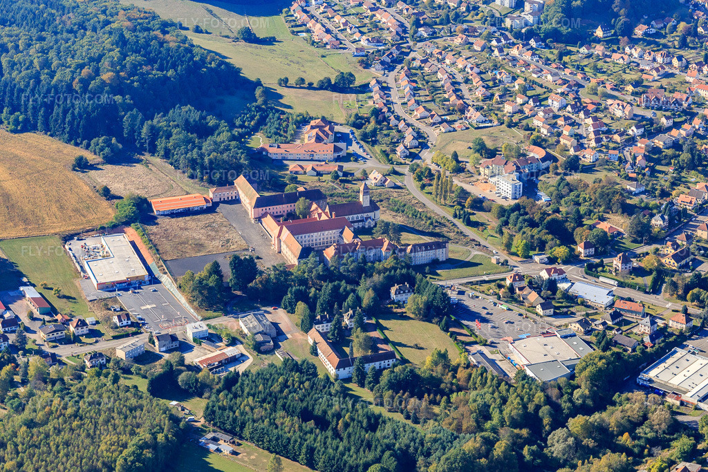 Aerial view: Lycée-Colège St. Augustin from the east in Bitsch in the state Moselle, France. – Photo: IMG_095151.jpg taken on 10/16/2016 by Werner Riehm/FLY-FOTO.com – Resolution of the original: 5472 x 3648 px