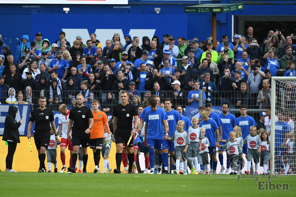 SV Meppen-VfB Lübeck | Herren Regionalliga Nord; SV Meppen (blau)-VfB Lübeck (weiß) am 01.08.2025 in Meppen (Hänsch-Arena), Photo: Philip Eiben 2025 - Realisiert mit Pictrs.com