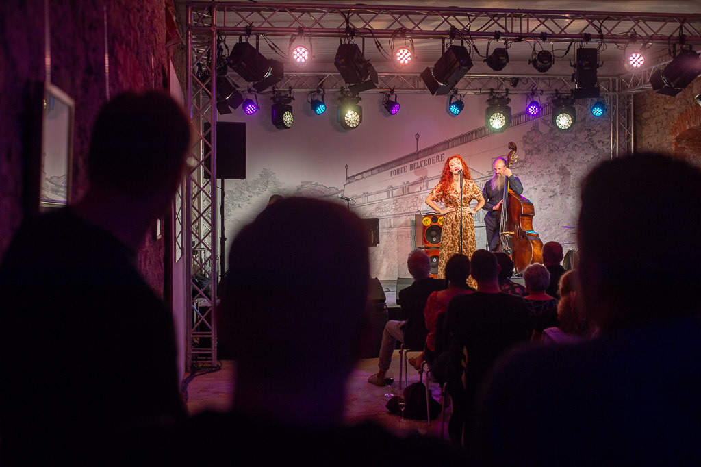 Maria Markesini Konzert | Maria Markesini meets Klazz Brothers im Forte Belvedere Leisnig zum Festival Hallo Leisnig 2022. - Realisiert mit Pictrs.com