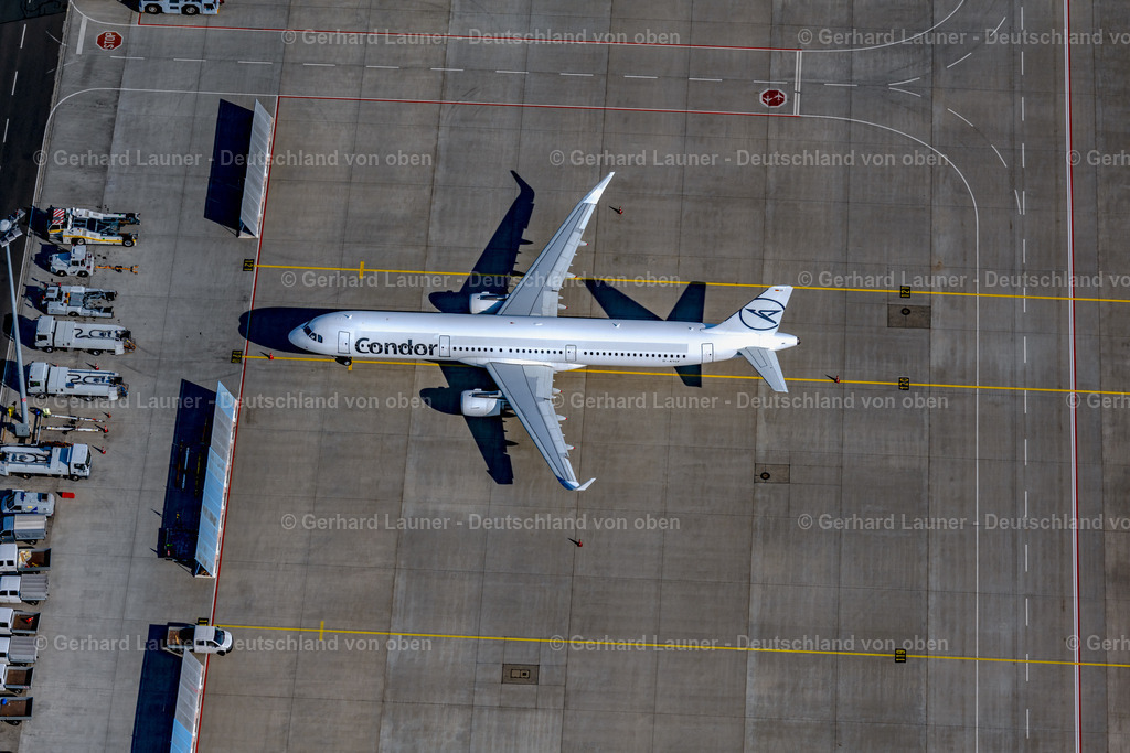 4040004 | SCHKEUDITZ 14.09.2020 Passagierflugzeug "Airbus A330-200" der Condor Flotte auf der Parkposition - Abstellfläche auf dem Flughafen im Ortsteil Dölzig in Schkeuditz im Bundesland Sachsen, Deutschland. Weiterführende Informationen bei: Condor Flugdienst GmbH. // Passenger airplane "Airbus A330-200" of the Condor fleet in parking position - parking area at the airport in the district Doelzig in Schkeuditz in the state Saxony, Germany. Further information at: Condor Flugdienst GmbH. Foto: Gerhard Launer