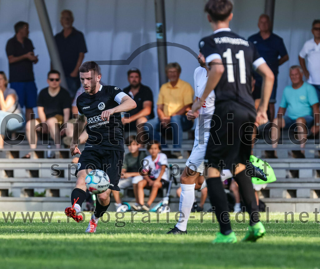 2023-07-18_030_FC_Herzogstadt_gegen_FC_Eitting | Erding, Deutschland, 18.07.2023:
Fußball, TOTO Pokal 2023 / 2024, 1. Spieltag, FC Herzogstadt gegen FC Eitting, Endergebnis: 2:4 n.E.

Daniel Karamatic (FC Herzogstadt, #10)

Foto: Christian Riedel / fotografie-riedel.net