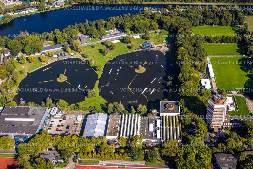 Duisburg241003348 | Luftbild, Sportpark am Margaretensee und Wasserski Wedau Sprunganlage, Strandbad, Sportschule Wedau Hochhaus, Neudorf, Duisburg, Ruhrgebiet, Nordrhein-Westfalen, Deutschland