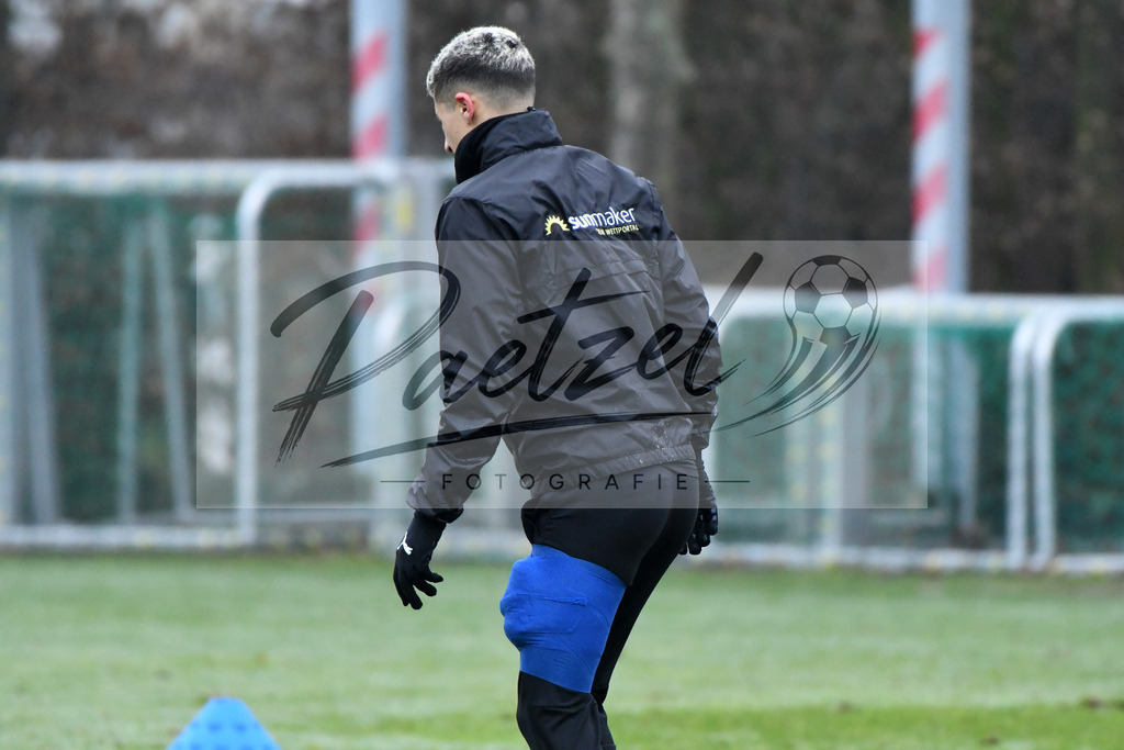 20200125_TRAOSN_0009 | Fußball, Herren: Anas Ouahim (VfL Osnabrück) ist verletzt beim Training des VfL Osnabrück am 25.01.2020 im Sportpark Illoshöhe in Osnabrück, Deutschland.(Foto von Nico Paetzel) - Realisiert mit Pictrs.com