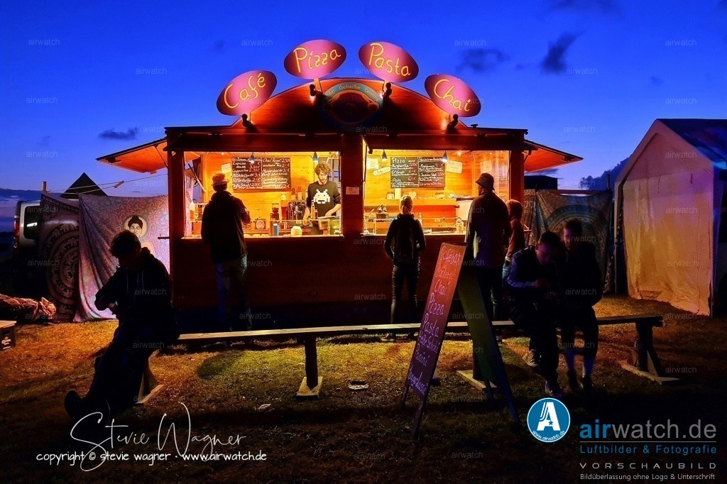 Bachblyten® Festival 2023 | Entdecken Sie atemberaubende Luftbilder und Fotografien auf airwatch.de - Tauchen Sie ein in eine Welt voller faszinierender Aufnahmen aus der Vogelperspektive.