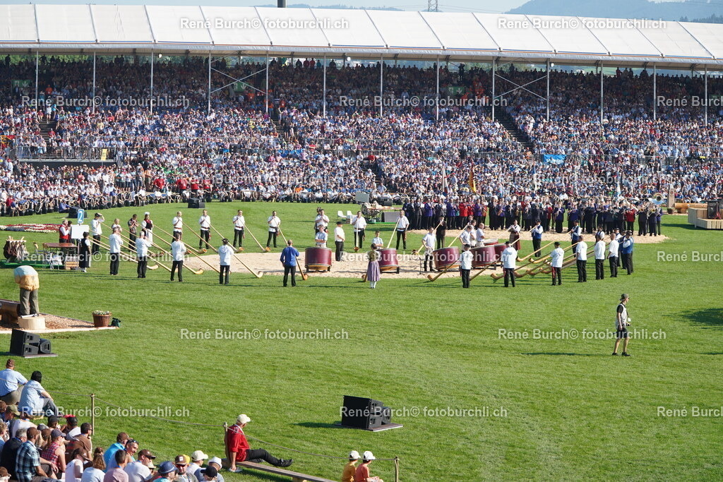 142 | René Burch leidenschaftlicher Fotograf aus Kerns in Obwalden.  Hier finden sie Sport, Landschaft und Natur Fotografie.
 - Realisiert mit Pictrs.com