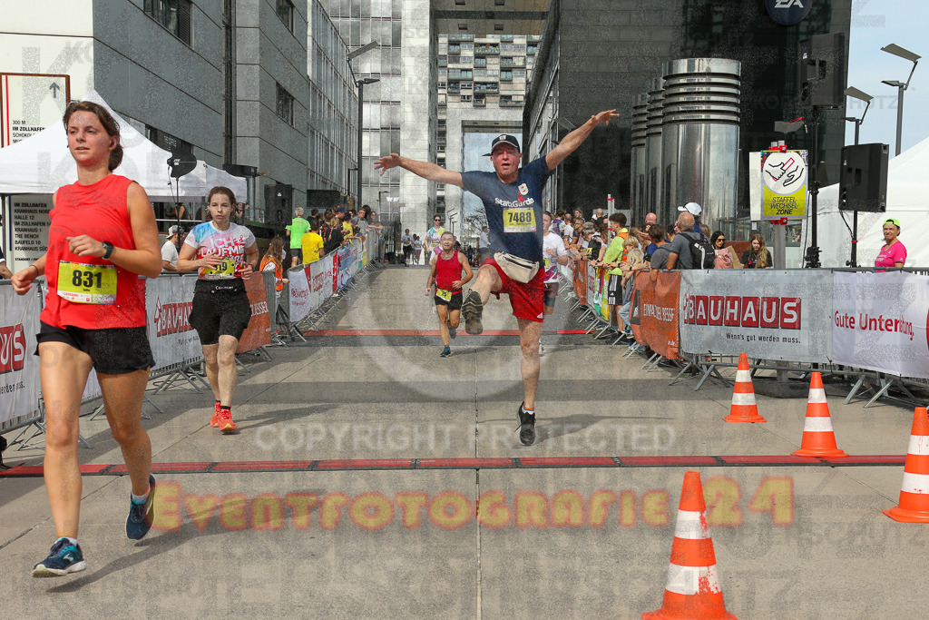 250920_1334_EX1_5537 | Sportfotografie im Rhein-Sieg Kreis, Köln, Bonn, NRW, Rheinland Pfalz, Hessen, etc. Unser Tätigkeitsfeld umfasst den Laufsport vom Volkslauf über den Marathon, Duathlon, Triathon bis zum Ultralauf wie Kölnpfad Ultra oder Schindertrail.