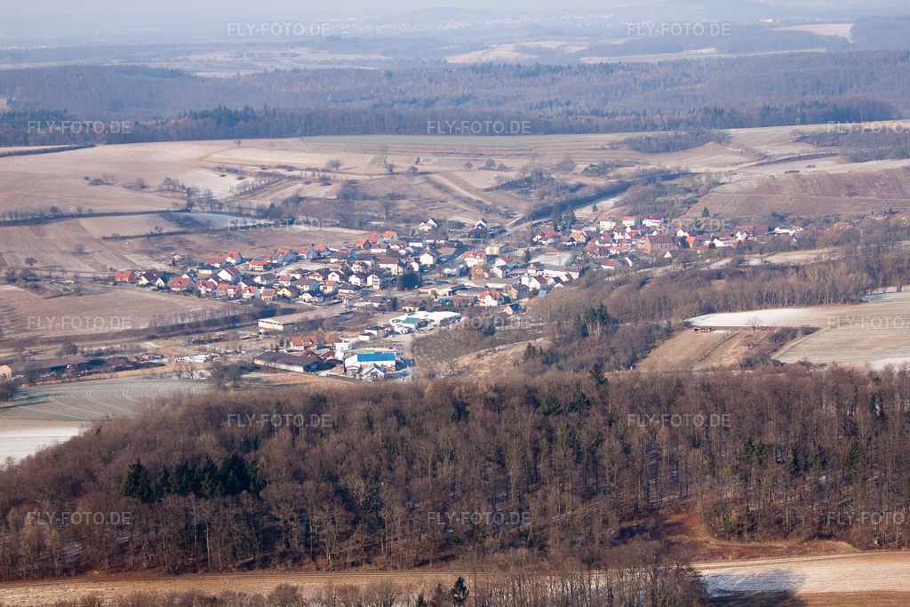 Luftbild: Ortsansicht von Süden im Ortsteil Neuenbürg in Kraichtal im Bundesland Baden-Württemberg in Deutschland. Foto: IMG_48698.jpg vom 06.02.2012 durch Werner Riehm/FLY-FOTO.de