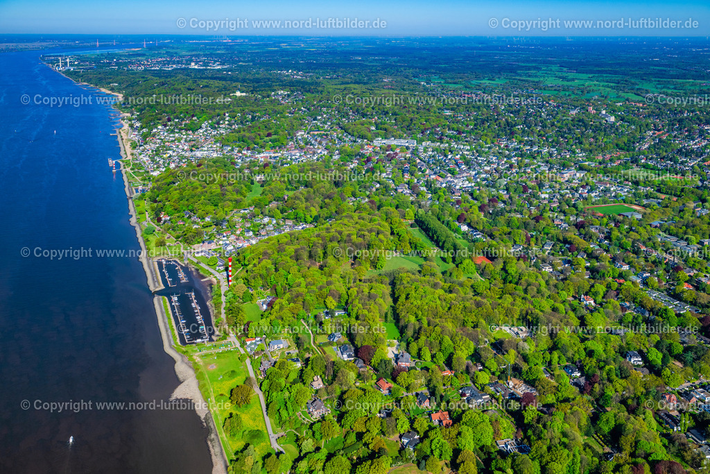 Hamburg_Blankenese_ELS_1146270425 | HAMBURG 27.04.2025 Innenstadtbereich im Stadtgebiet am Ufer der Elbe an der Straße Strandweg im Ortsteil Blankenese in Hamburg, Deutschland. // Cityscape of the district on the banks of the Elbe on street Strandweg in the district Blankenese in Hamburg, Germany. Foto: Martin Elsen