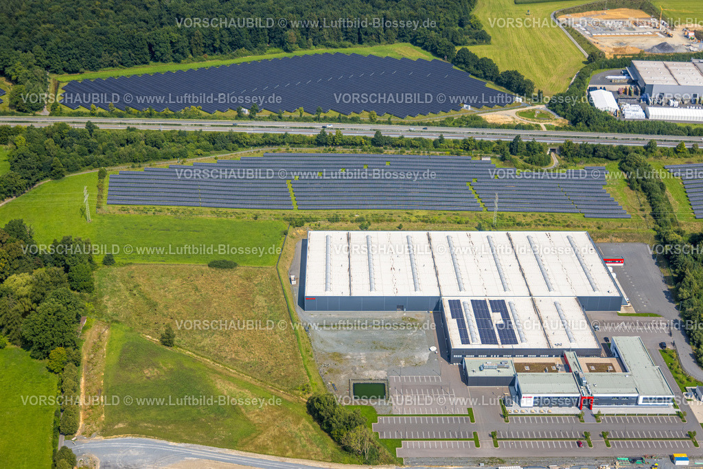 Meschede250807409 | Luftbild, Gewerbegebiet Enste-Süd mit Solarpark Enste an der Autobahn A46, Baustelle mit Neubau Logistikzentrum Briloner Leuchten GmbH, Enste, Meschede, Sauerland, Nordrhein-Westfalen, Deutschland