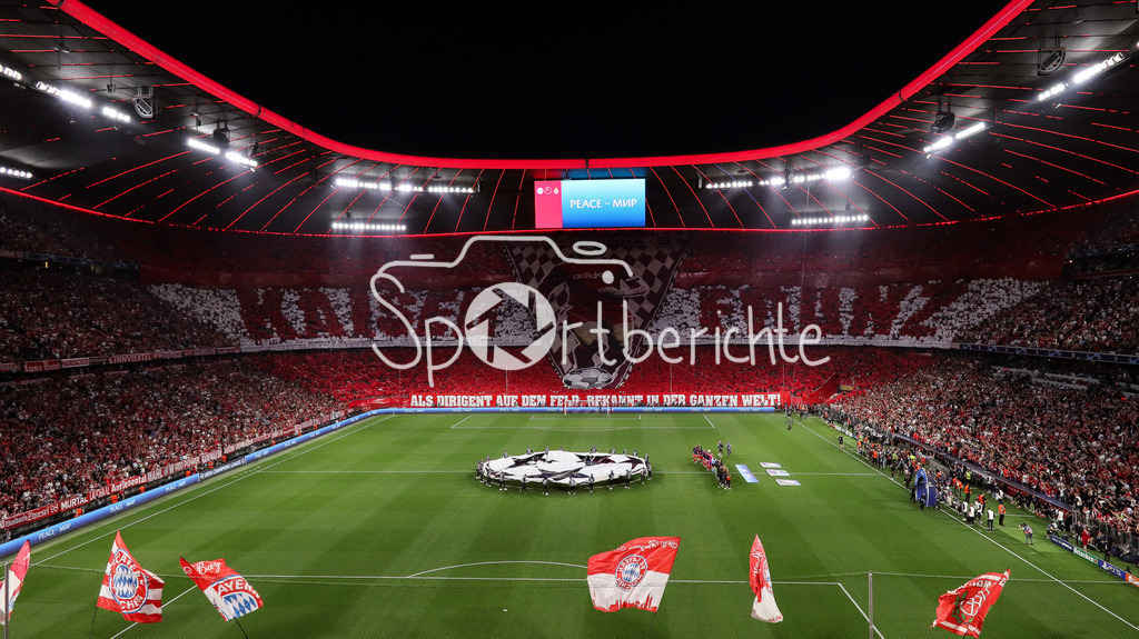 FC Bayern München - Real Madrid | Die Fans des FC Bayern gedenken Franz Beckenbauer mit einer Choreographie vor dem Heimspiel gegen Real Madrid / Choreo / Ultras / Südkurve München / Kaiser Franz / Symbolbild