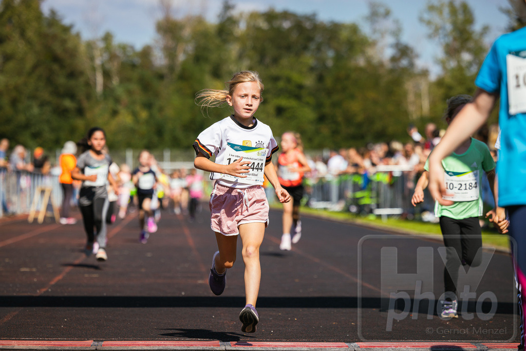 16. Hoywoj-CityLauf im Sportforum Hoyerswerda - 16.09.2023 | 1km VBH-Grundschul-Lauf 2. Klassen - Realisiert mit Pictrs.com