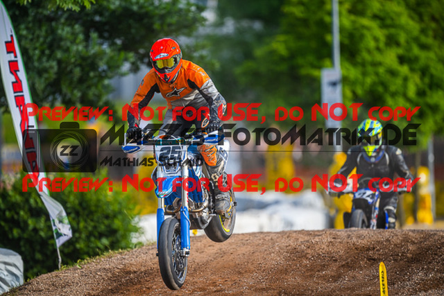 MaZZes_FotoMatrix_220618_8805 | UE40