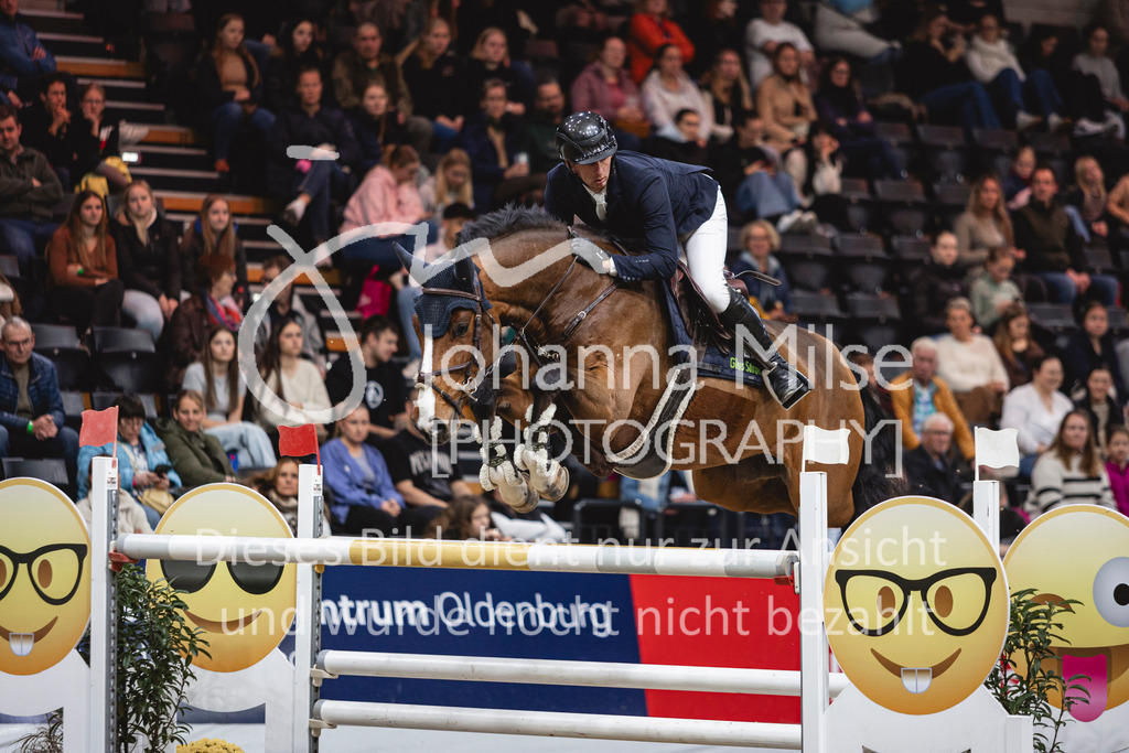 241103_Oldenburg_FinaleMittlereTour-232 | Deine schönsten Turniermomente als professionelle Fotos! Entdecke hochwertige Pferdesport-Fotografie im Online-Shop. Jetzt Fotos finden & bestellen!
