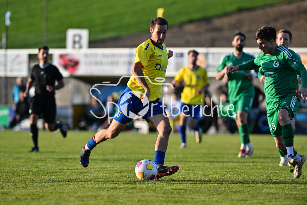 FC Pipinsried - TSV Grünwald | im Duell Fabian BENKO (FCP #20) und David LUCKSCH (TSV Gruenwald 38) / Zweikampf / Bayernliga Sued: FC Pipinsried - TSV Gruenwald, Kuechenstadel Arena am 11.04.2025