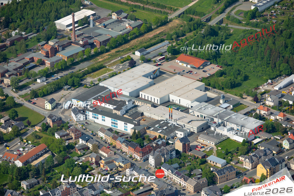 Das Luftbild der Stadt Treuen wurde 2022 vom Flugzeug heraus erstellt (keine Drohnen-Aufnahmen) Aufnahmehöhe ca.450 Meter- hohe Bildauflösung und Druck-Qualität. Garantiert!