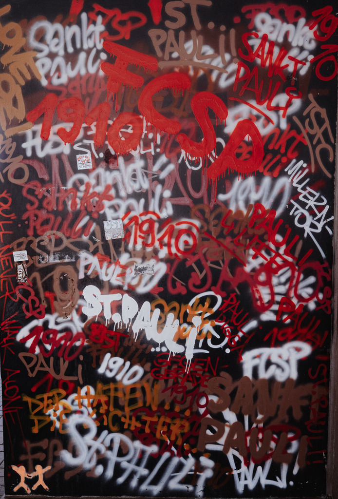 HEV09721 | Der offizielle Shop für FC St. Pauli Fotos. Wähle aus Spielszenen & Fanmomenten dein FCSP Wunschformat. Wir liefern Millerntor-Atmosphäre.