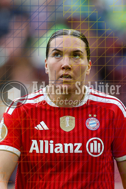 14.05.2026, GER, Fussball, Frauen, DFB-Pokal, Finale, Saison 2025/2026, VfL Wolfsburg - FC Bayern München | Vanessa Gilles (Bayern) schaut