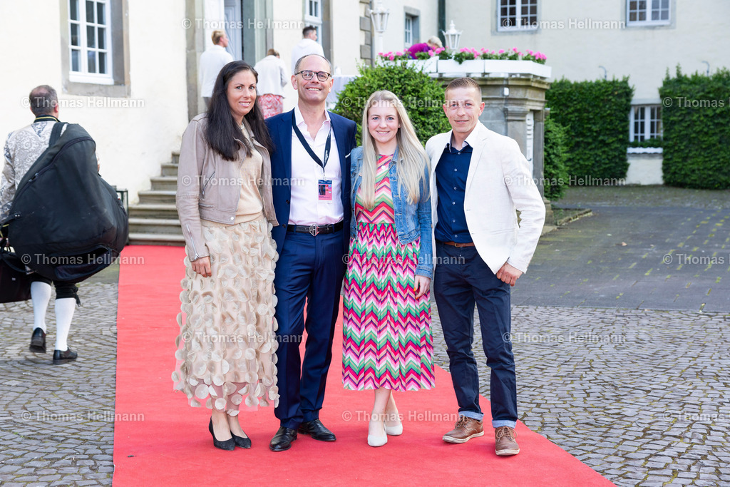 TH_Schlossempfang_19967 | Longines Balve Optimum 2024 am 07.06.24 in Balve, Schloss Wocklum, Thomas Hellmann, Schlossempfang