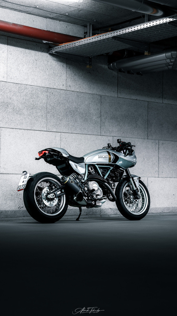 Ducati Scramber Formula 73 | Entdecken Sie die faszinierende Welt von Alexander Tschuncky Arts: Kreative Fotografie, atemberaubende Automobilkunst und hochwertiger Bilderdruck. Lassen Sie sich inspirieren! - Realisiert mit Pictrs.com