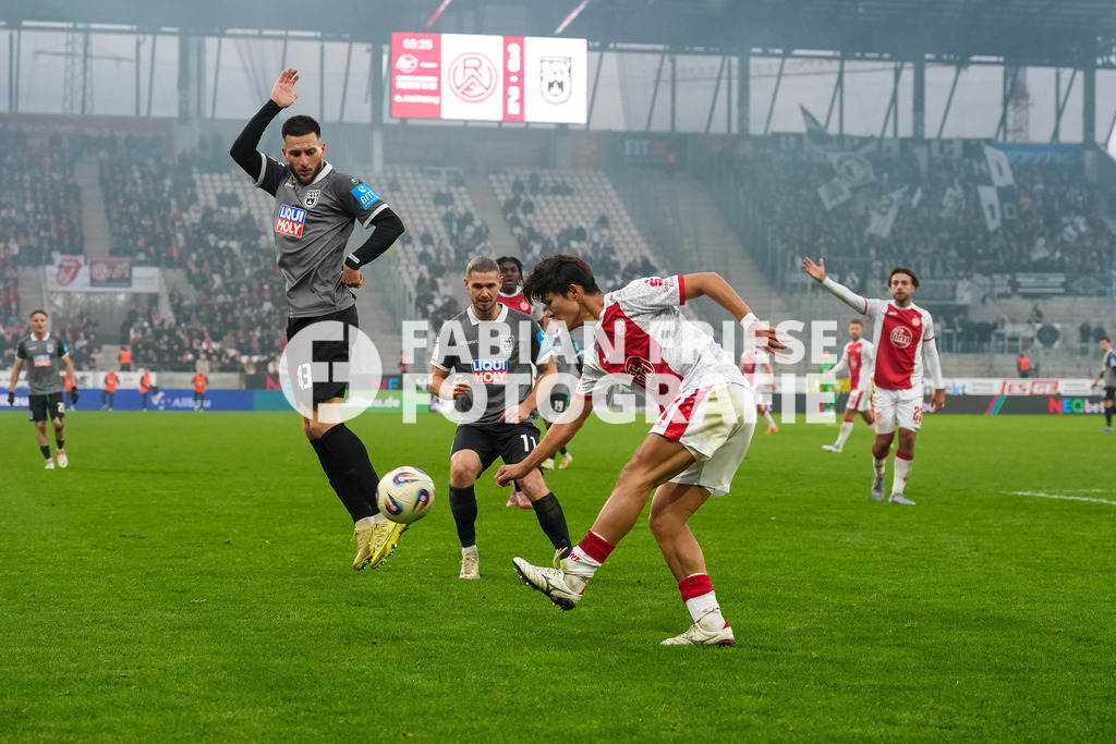 GER Rot-Weiss Essen vs. SSV Ulm, Fussball, 3. Liga, Spieltag 19, Saison 2025/2026, 20.12.2025 | GER Rot-Weiss Essen vs. SSV Ulm, Fussball, 3. Liga, Spieltag 19, Saison 2025/2026, 20.12.2025Foto: Fabian Friese - Realisiert mit Pictrs.com
